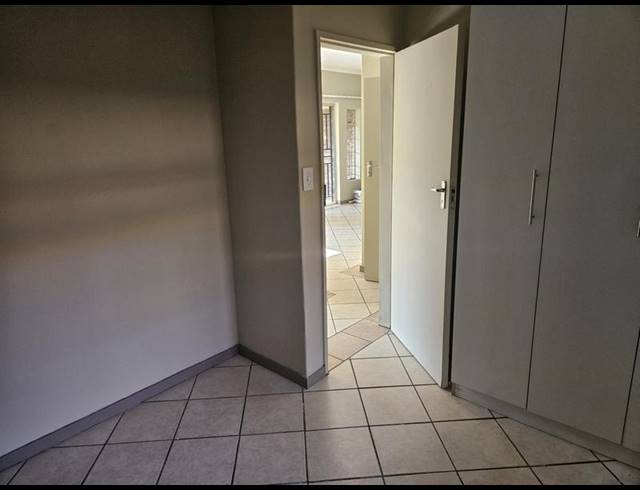 2 BEDROOM PROPERTY TO RENT IN MONAVONI